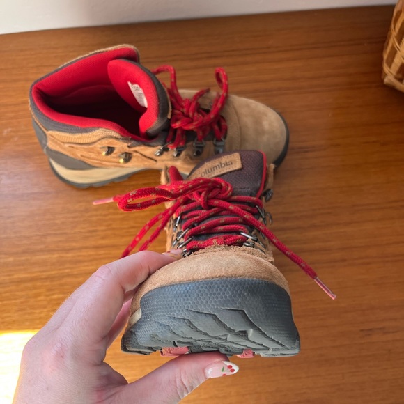 Women’s Columbia Newton Ridge Apmed Brown and Red Waterproof Hiking Boots 6.5 - Picture 12 of 15
